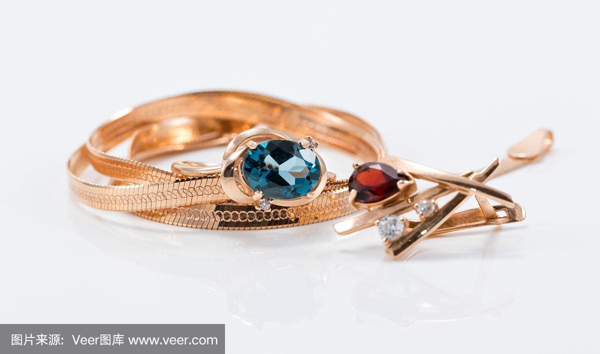 金銀飾品 形態(tài)萬(wàn)千，韻致流轉(zhuǎn)，映照文化之美